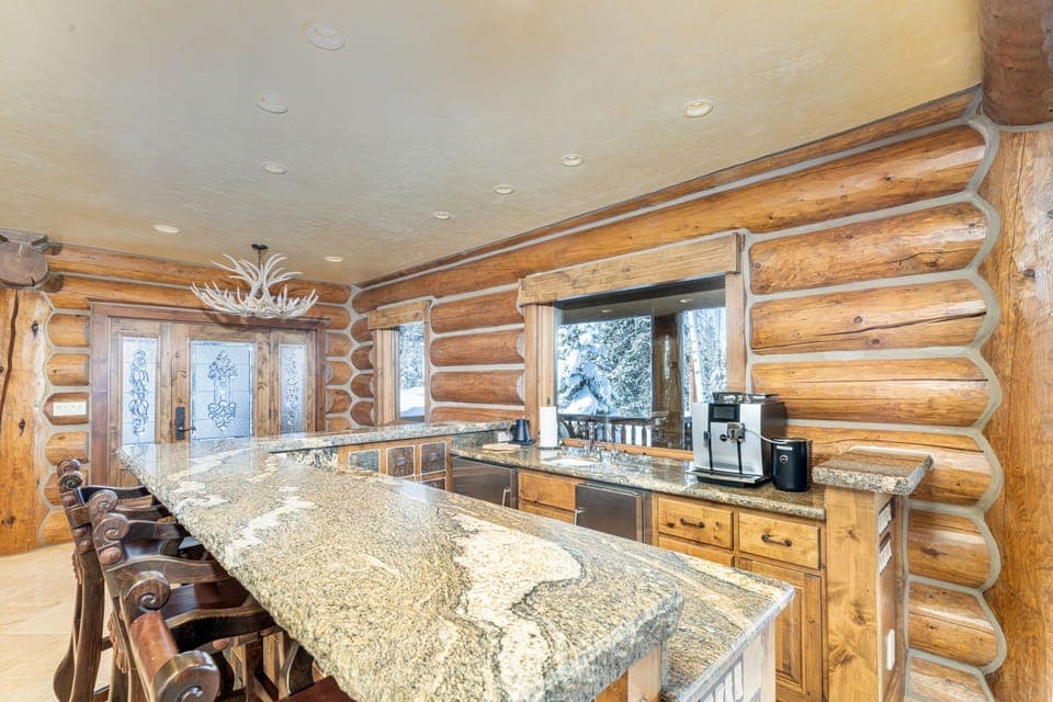 2.3-bearpaw-manor-kitchen1