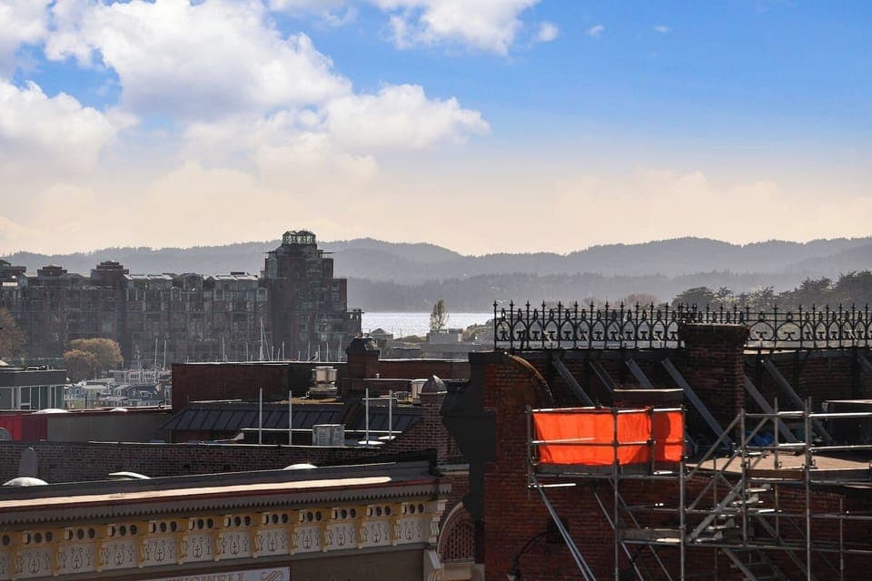 Enjoy the Peek-A-Boo Views of the Famous Inner Harbour / Ocean Views from your private roof top patio! 