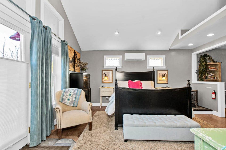 Come enjoy a stay with me and put all your worries away.