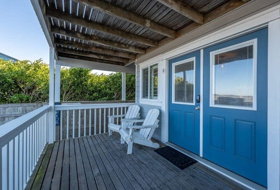 First floor porch with chairs to enjoy a coffee or wine with the sunset!