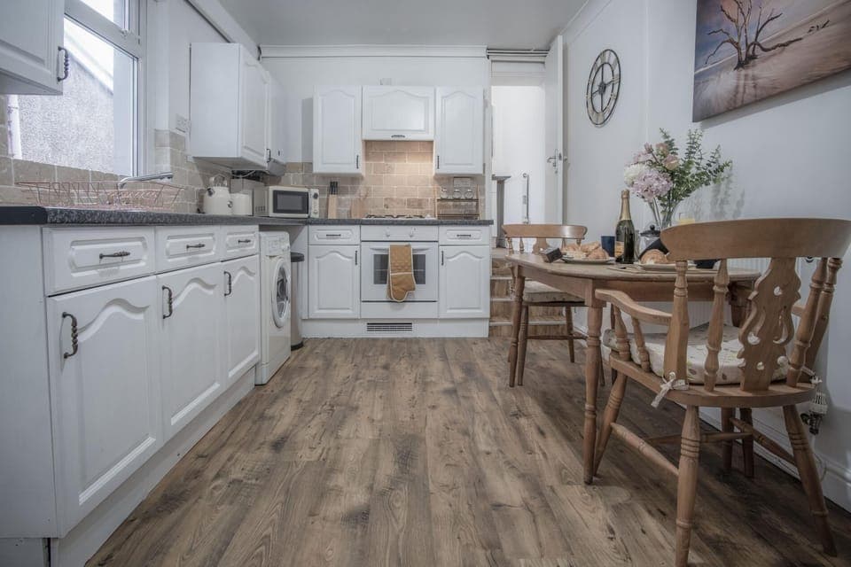 Langland Road - 1 Bedroom Apartment - Mumbles (2427)