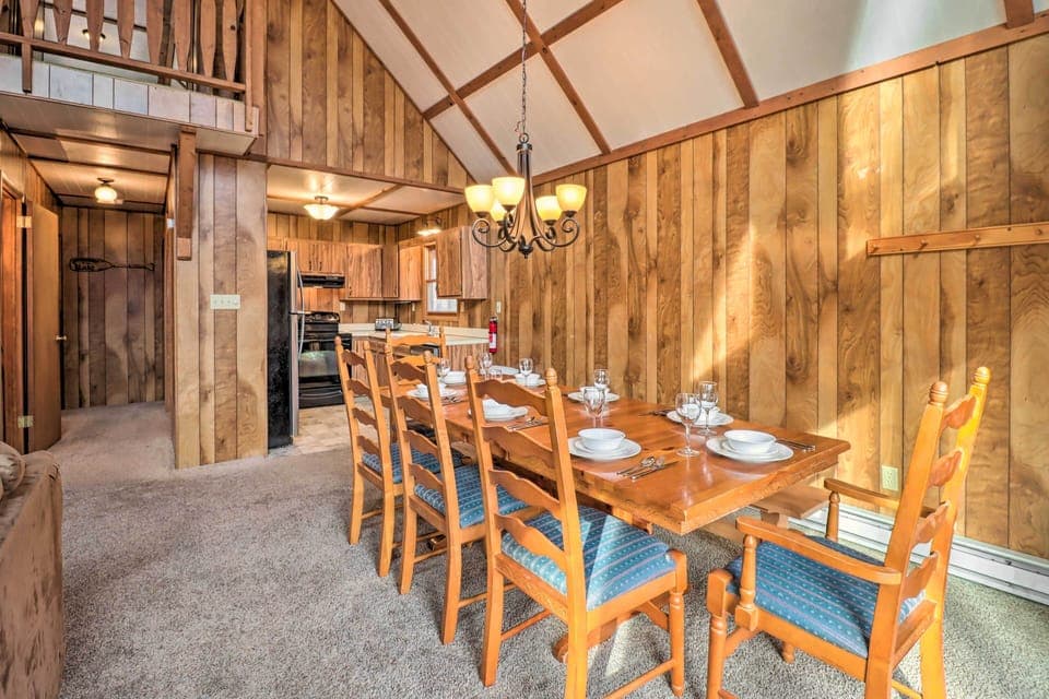 Dining Area | Free WiFi