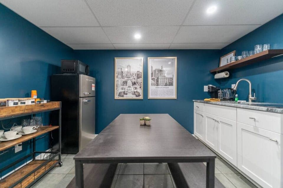 Fully equipped eat in kitchen for you to cook meals or to enjoy your takeout!