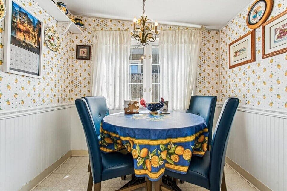 Dining area at Sandpiper Cottage