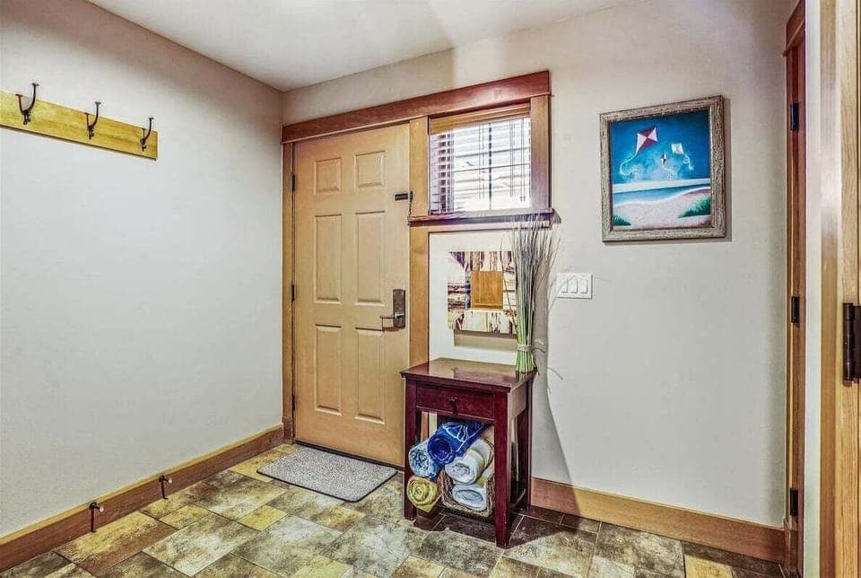 Foyer at The Lodges C2