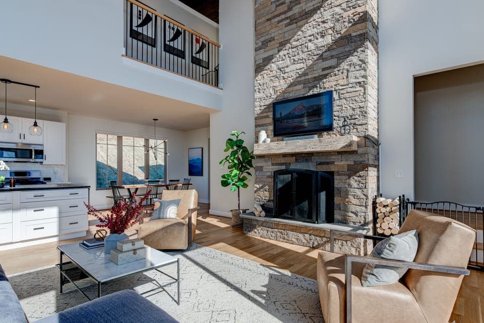 Stunning living room with gas fireplace and "Frame" TV (cable, Netflix, etc)