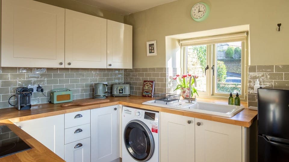 Kitchen, Rose Cottage Rodborough, Bolthole Retreats
