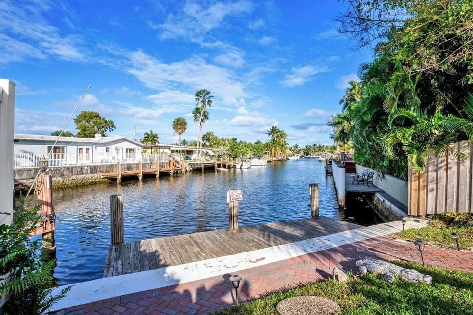 View of the "Bahama canal" from your dock. Cruise and explore, with your own paddle board, or take a friend?