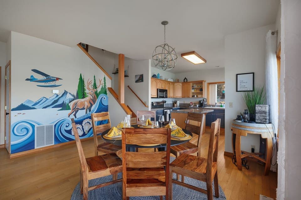 Sunlight, style, and a mural inspired by Hoodsport—this space has it all.