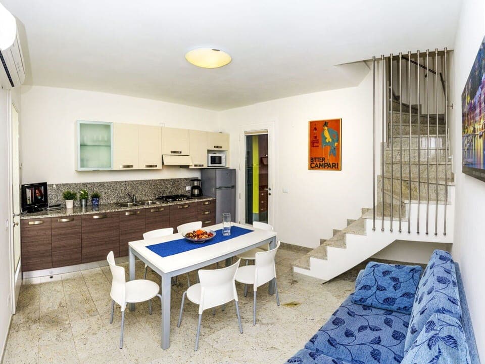 Plant, Building, Sky, Window, Tree, Land Lot, House, Urban Design, Residential Area, Real Estate