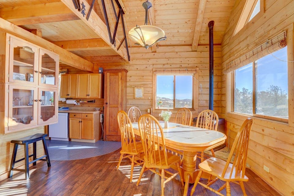 Dining area that seats up to 6 guests.