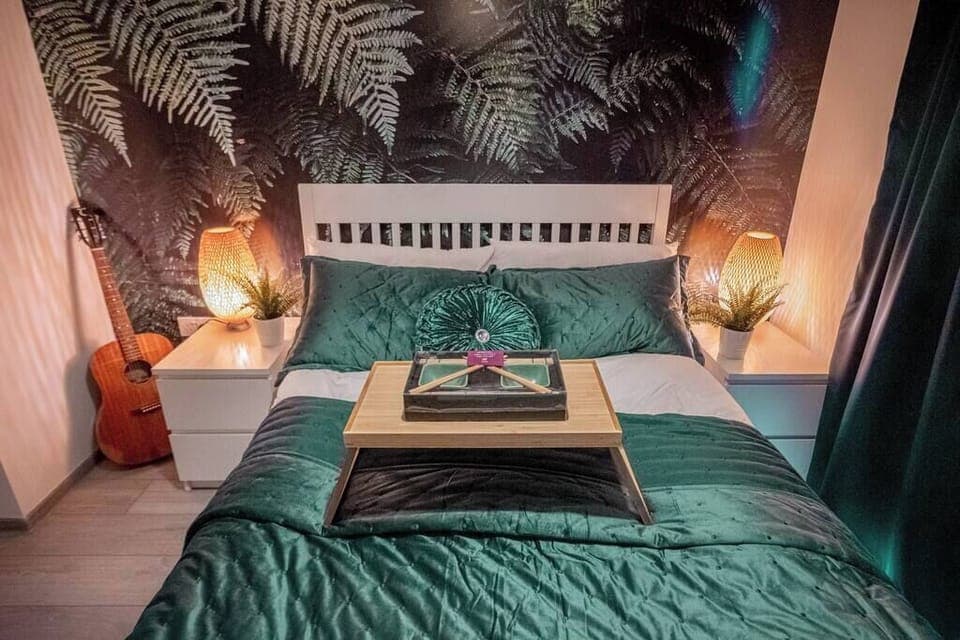 61e84576-140b-404c-b955-b07d56ea3135