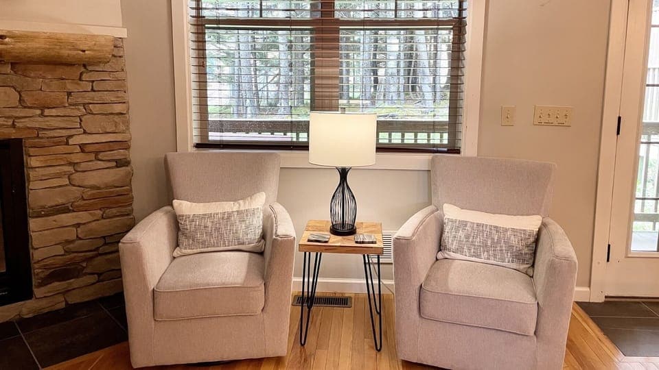 Indoors, Furniture, Living Room, Home Decor, Chair