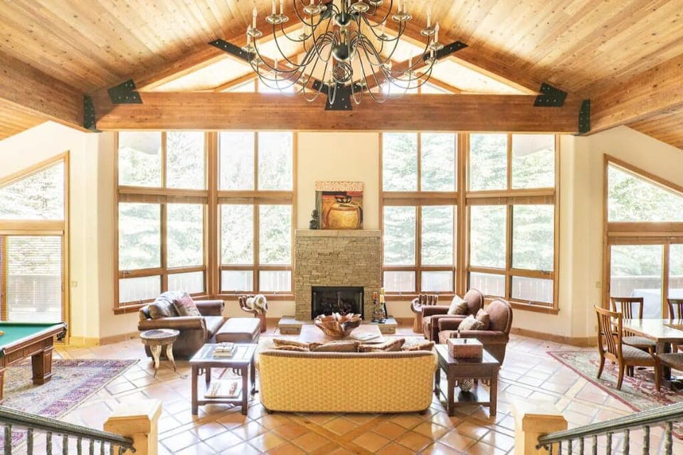 Main floor living room/dining/kitchen