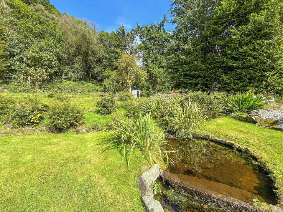 Garden | Aberfoyle Apartment 3 - Holly - Loch Apartments, Aberfoyle