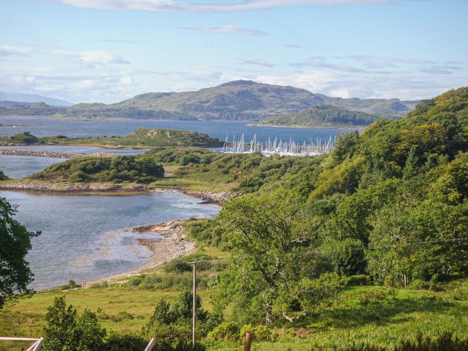 Surrounding area | Siskin Lodge - Lunga Estate Lodges, Craobh Haven