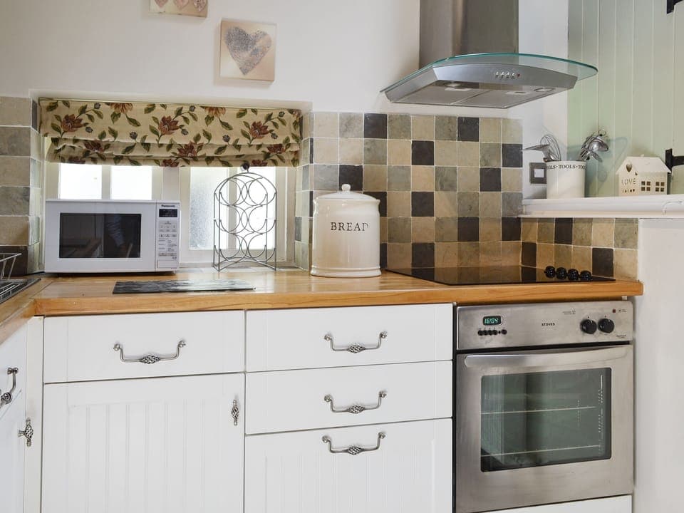 Fully appointed fitted kitchen | The Dove Cot & Annexe, The Dove Cot - The Dove C, Clappersgate, near Ambleside