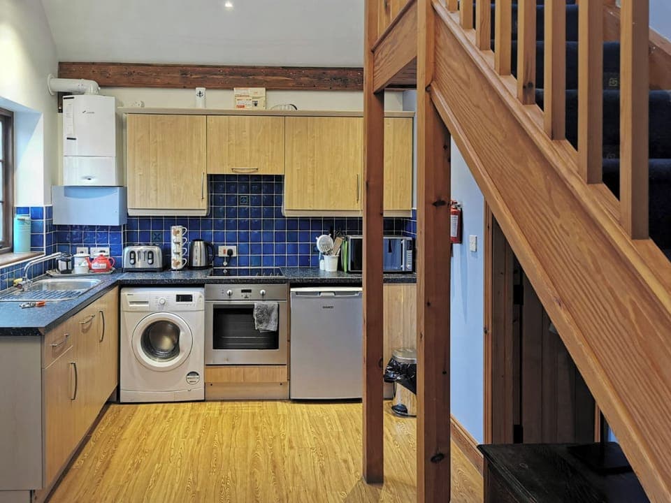Kitchen | Blue Charm - The Compasses Inn Cottages, Damerham, near Fordingbridge