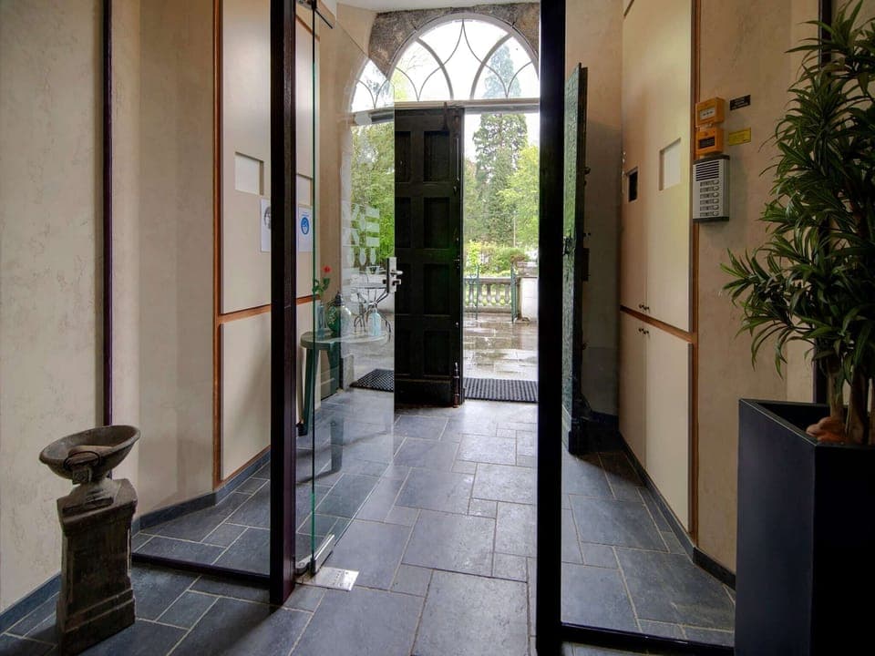 Entrance / Reception
