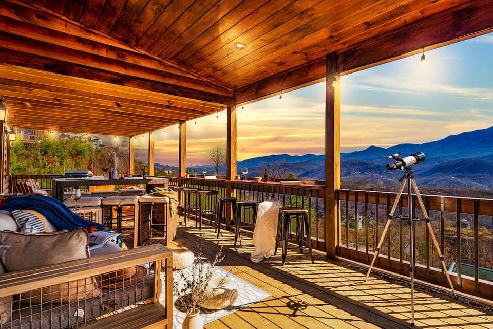 Main level deck
*telescope not included in rental