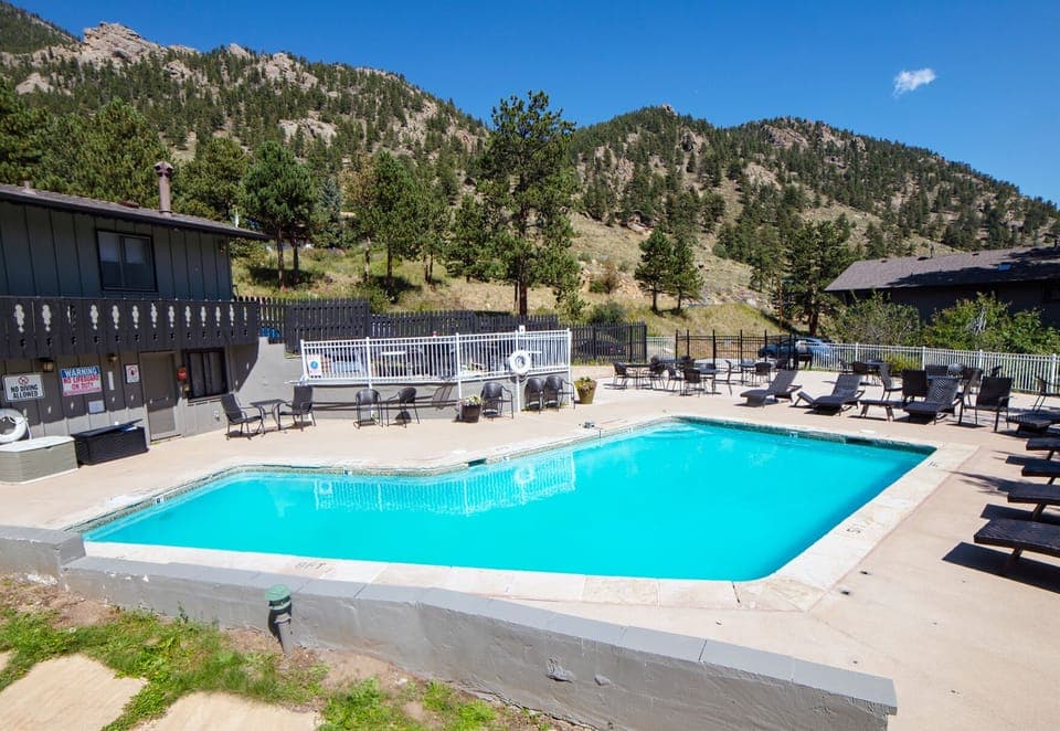 Heated Pool (Seasonal)