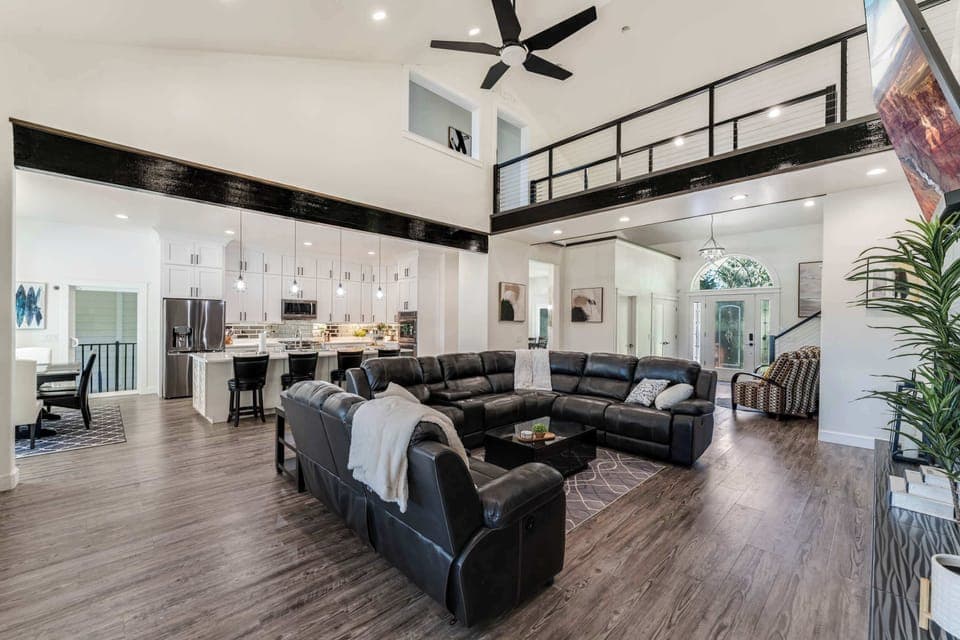 #StayInMyDistrict #BookDirect #LakesideOR #OregonCoast #LakesideVilla 