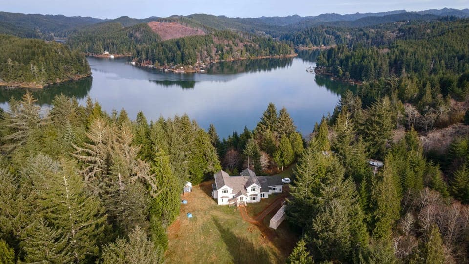 #StayInMyDistrict #BookDirect #LakesideOR #OregonCoast #LakesideVilla 