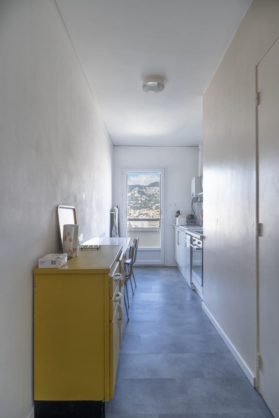 Cuisine équipée, vue sur la ville et le Mont Faron