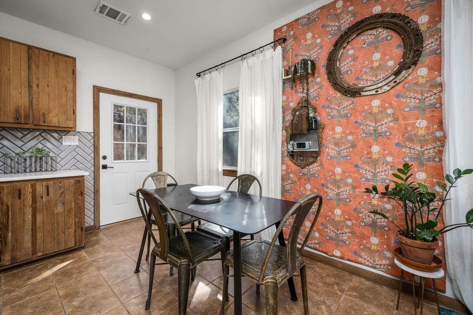 [River Ryder] Eat, laugh, and make memories here.