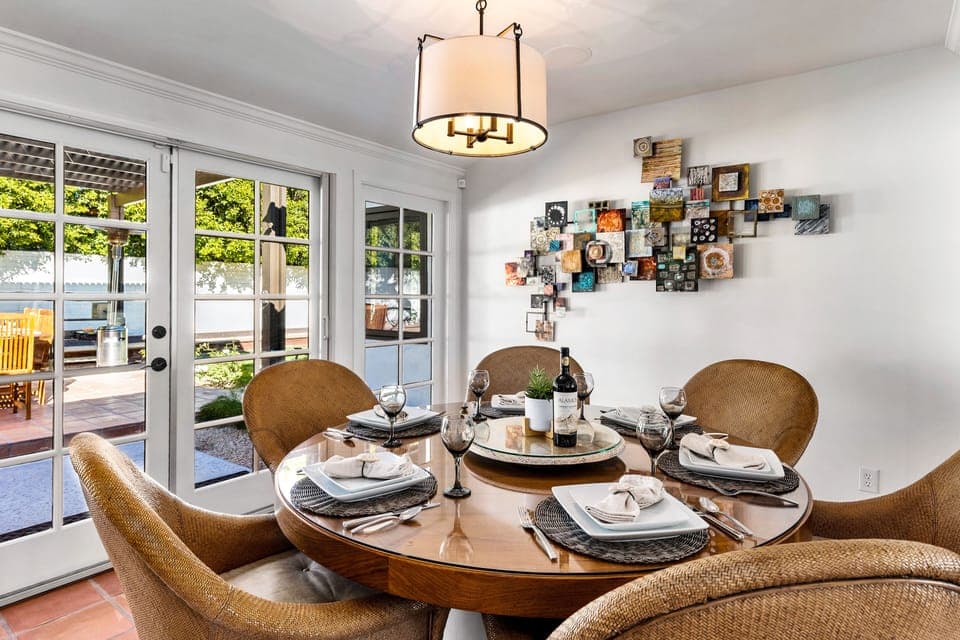 Share a meal with friends!