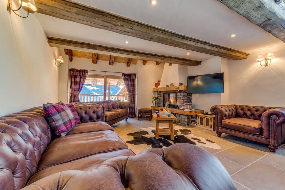 The beautifully equipped living area benefits from extensive mountain views