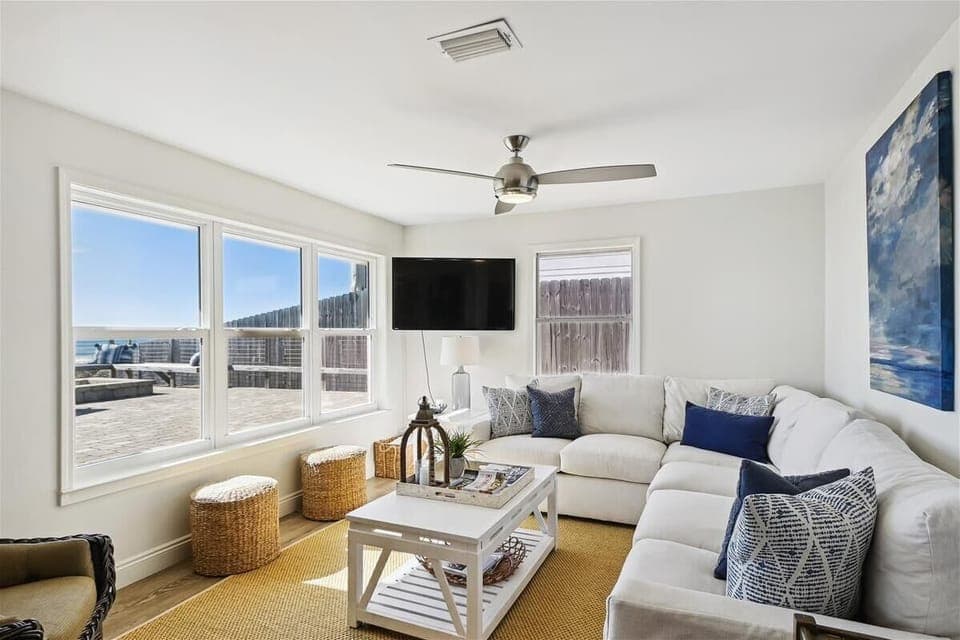 Bright Open Living