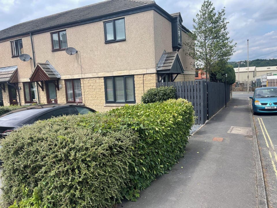 Cental Ilkley Location with Two Car Parking Spaces on Driveway 