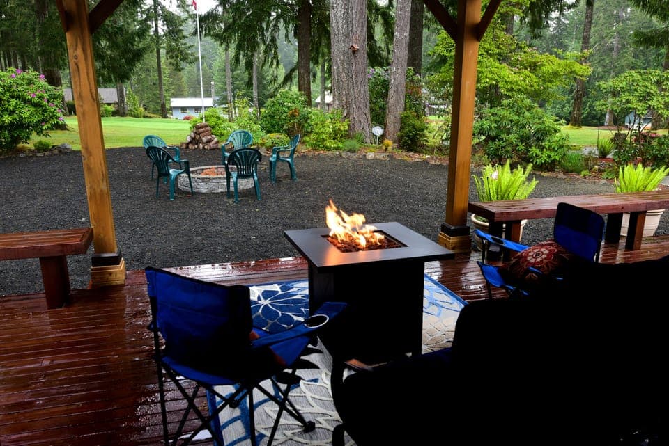 Backyard is so wonderful and peaceful house sits on dead end street, quite