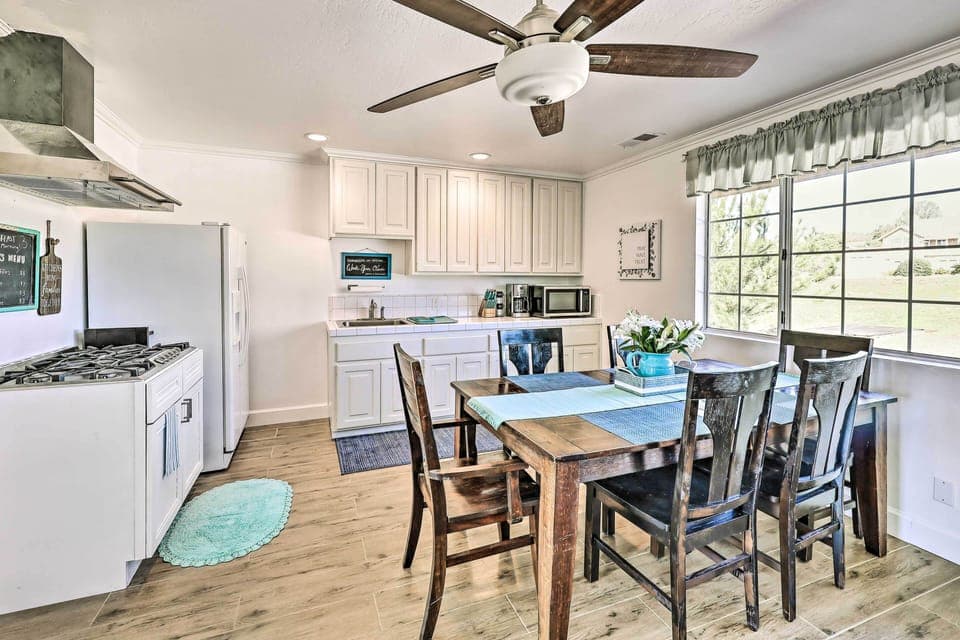 Dining Area | Dishware/Flatware Provided | Single-Story Property