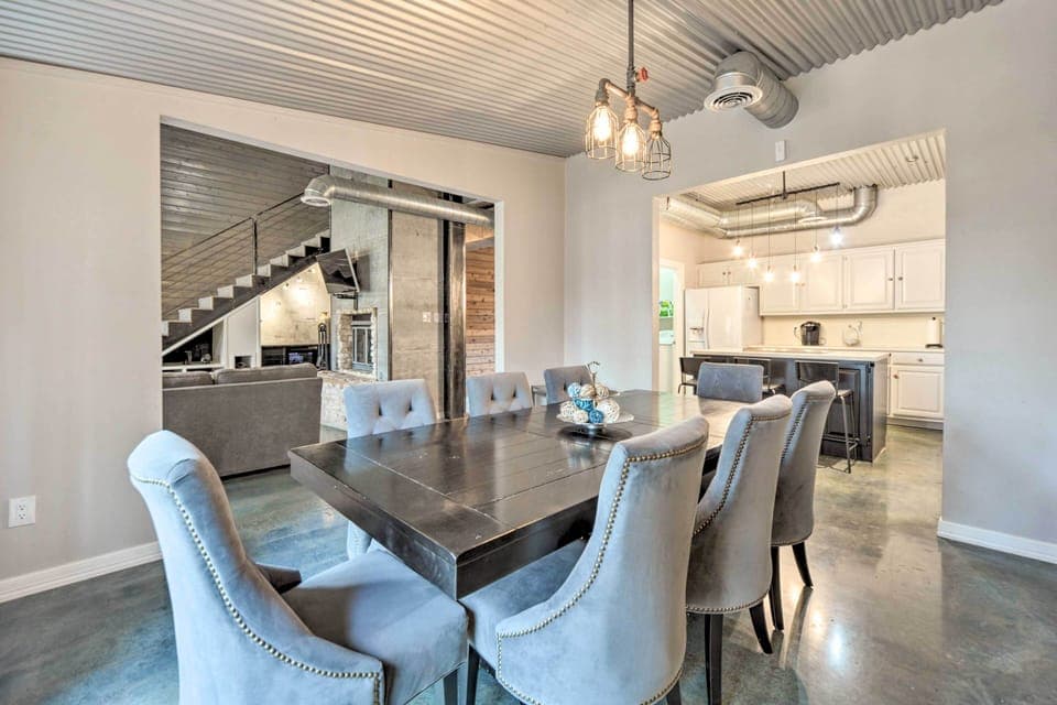 Dining Area | Dishware & Flatware Provided