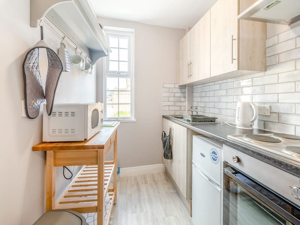 Kitchen | Buttercup Apartment - Fresh as a Daisy Apartments, Bridlington