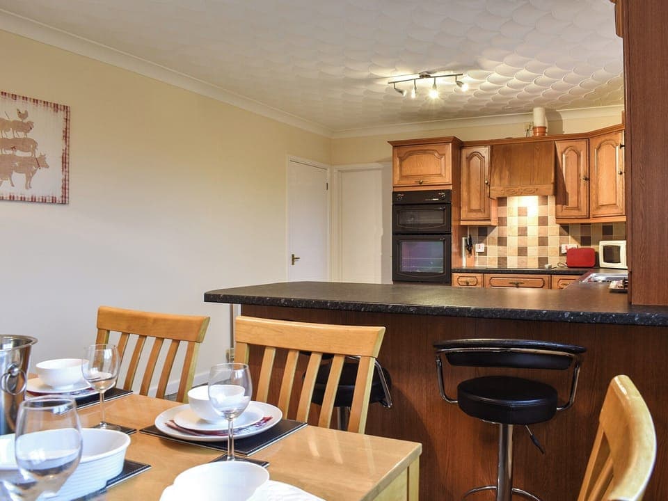 Kitchen/diner | Gwynfan Bungalow, Llandrindod Wells