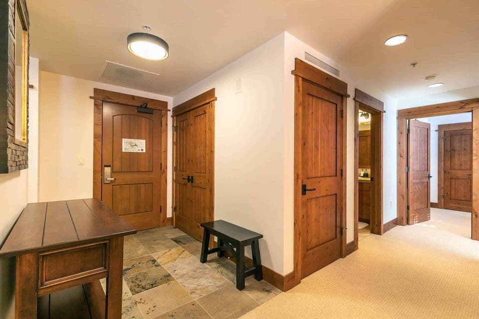 1693844775900-1649-16