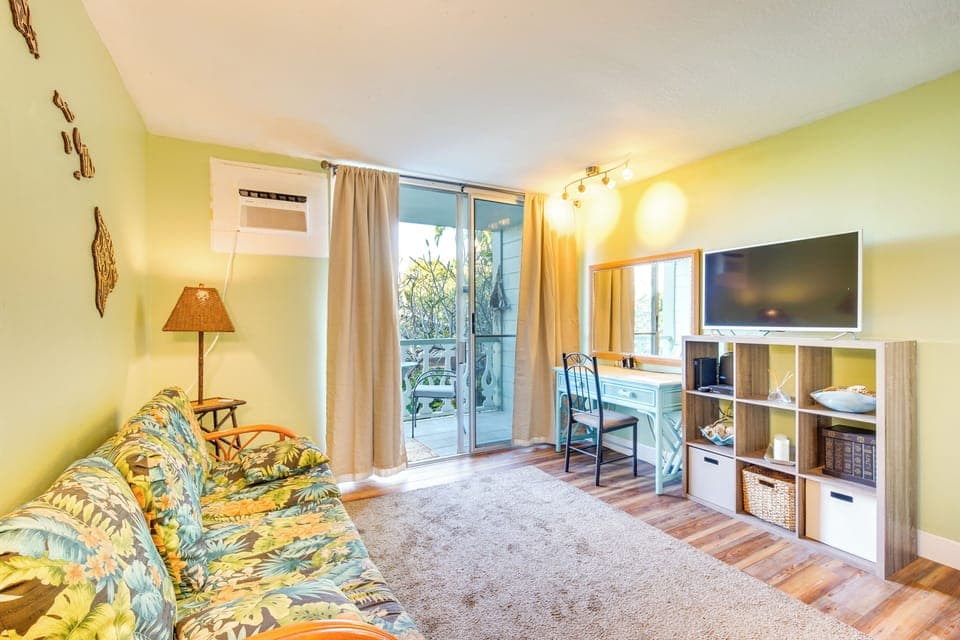 Kailua-Kona Vacation Rental | Studio | 1BA | Stairs Required | 400 Sq Ft