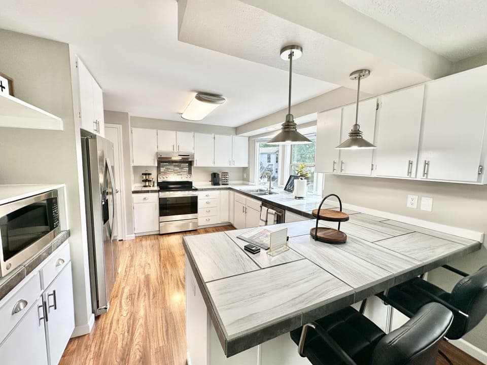 Kitchen includes a breakfast bar.