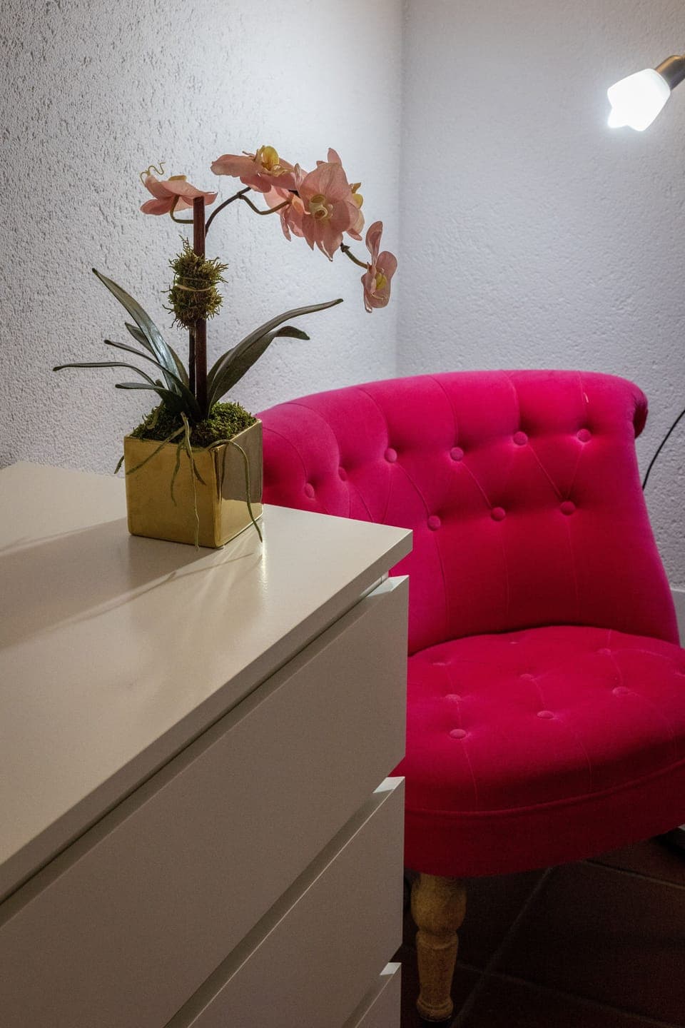 BR 2: Suite with Queen bed with en suite bathroom on main floor and balcony  