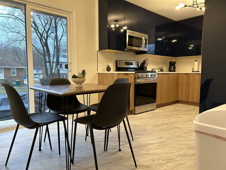 Fully equipped eat in kitchen