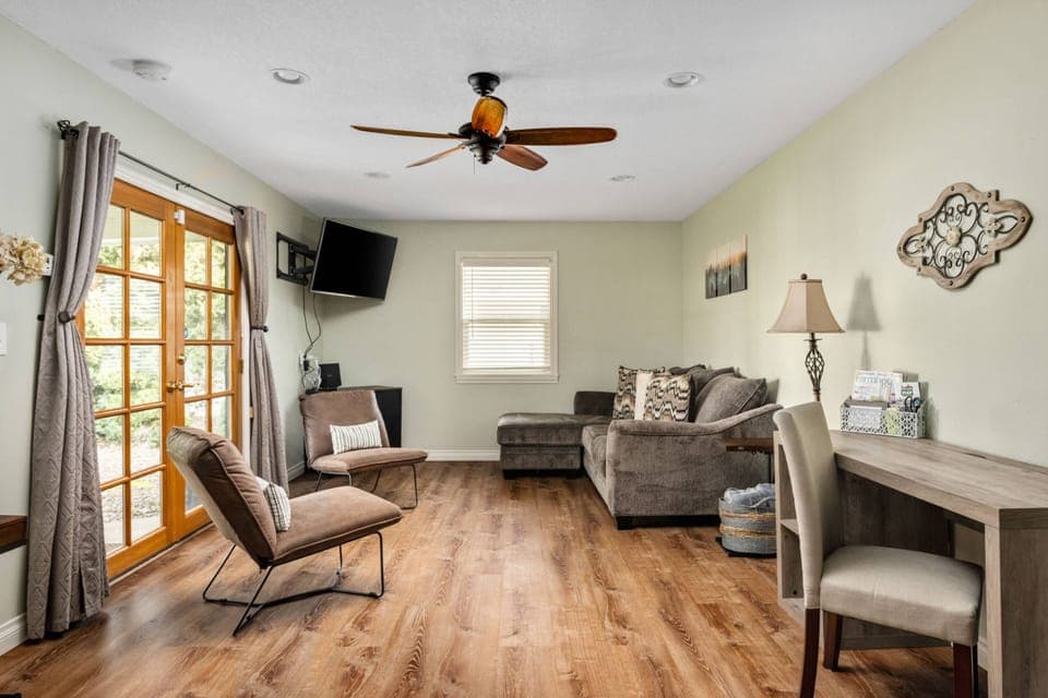 Arrington Retreat is an exquisite rental located just a few blocks from downtown Hillsboro.