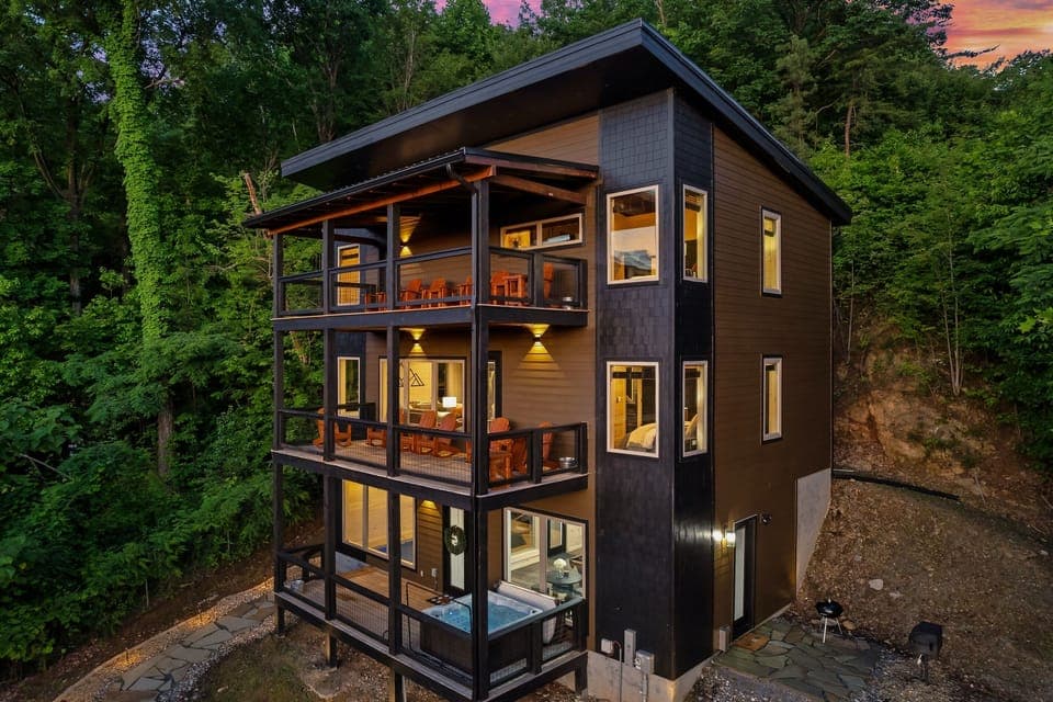 Welcome to Chalet Mountain Swim. A spacious and luxury cabin that is both private, and in close proximity to downtown Gatlinburg. 