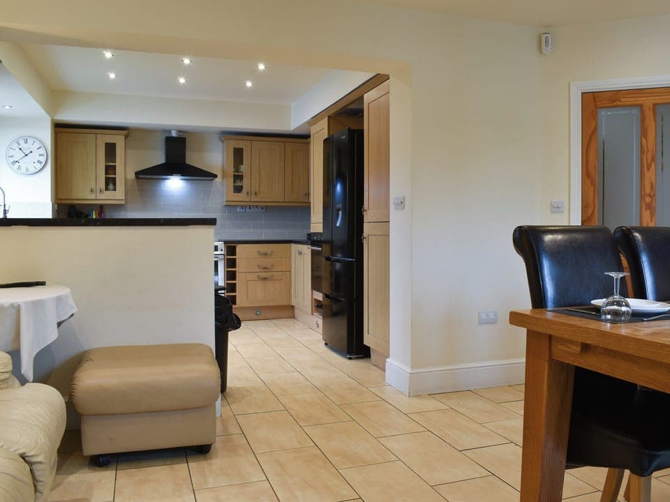 Kitchen/diner | Redcot Holiday Bungalow, Allostock, near Knutsford