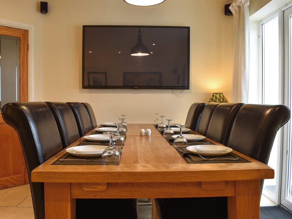 Kitchen/diner | Redcot Holiday Bungalow, Allostock, near Knutsford