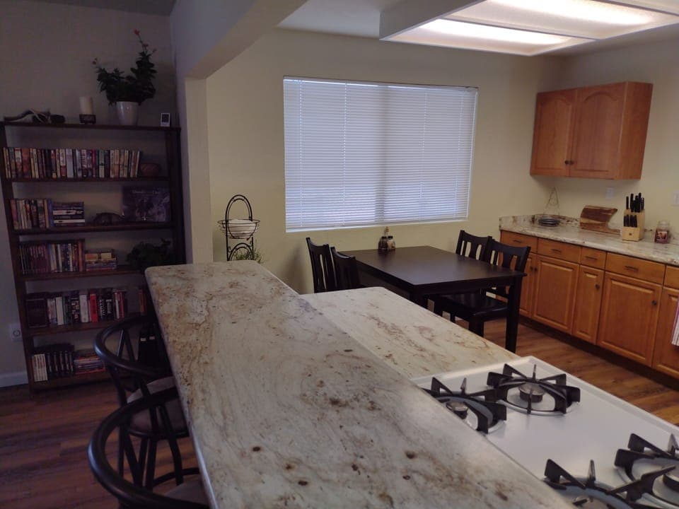 Dinette seats 4