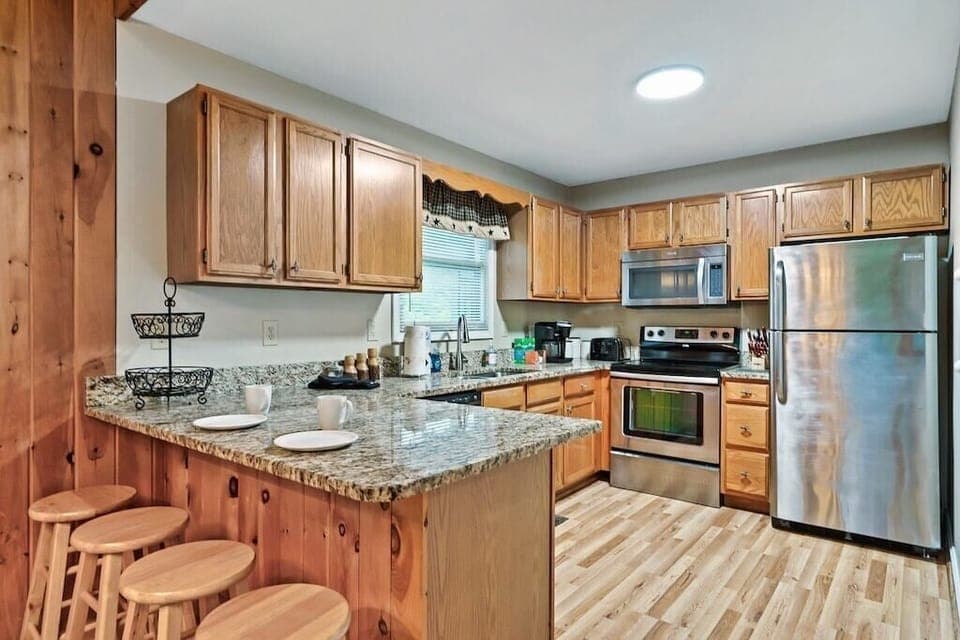 Knotty Nice's fully equipped kitchen