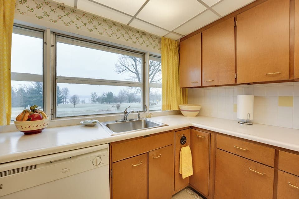 Kitchen | Main Floor | Dishware & Flatware | Coffee Maker | Toaster